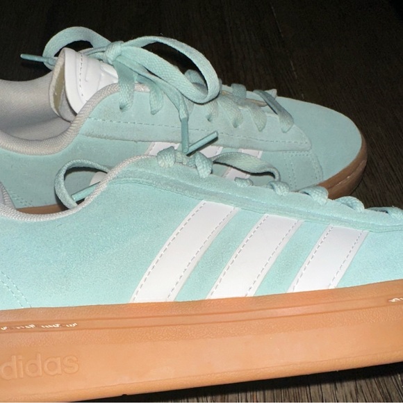 Adidas Pastel Green Trainers with White Accents - Picture 3 of 6